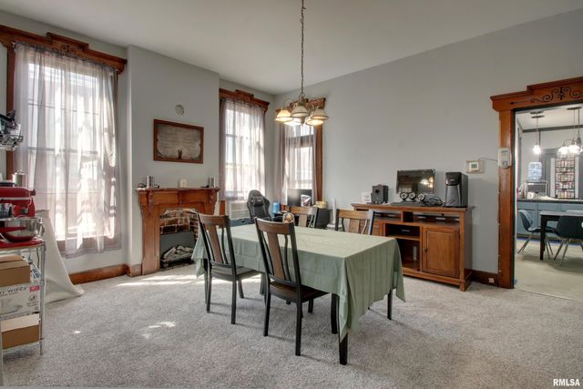 929 N 6TH Street, Quincy, IL 62301