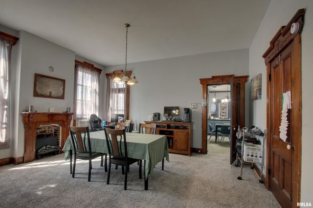 929 N 6TH Street, Quincy, IL 62301