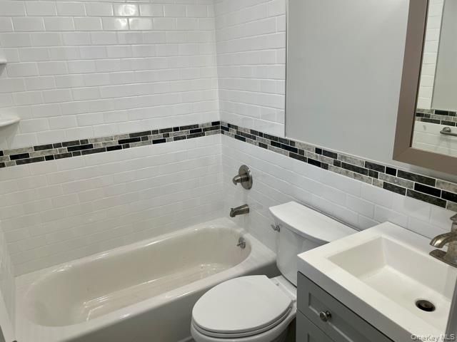 101 Davison Avenue 2, Lynbrook, NY 11563