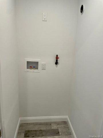 101 Davison Avenue 2, Lynbrook, NY 11563