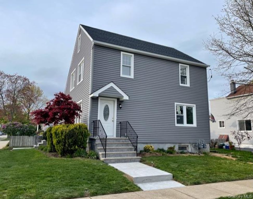 101 Davison Avenue 2, Lynbrook, NY 11563