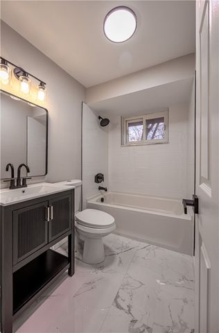 592 Guylyn Dr, Penn Hills, PA 15235