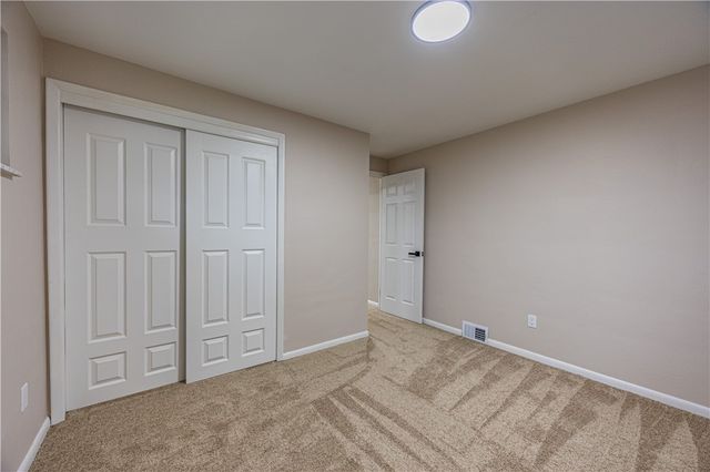 592 Guylyn Dr, Penn Hills, PA 15235