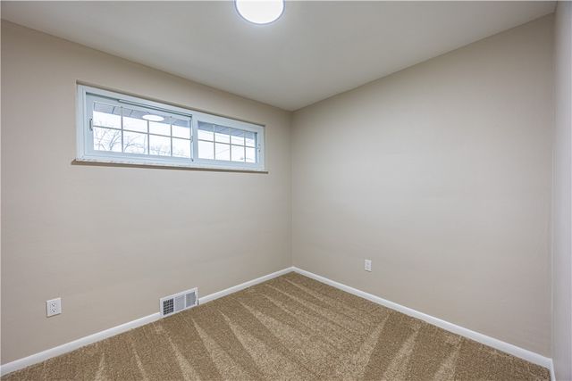 592 Guylyn Dr, Penn Hills, PA 15235