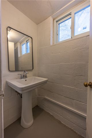 592 Guylyn Dr, Penn Hills, PA 15235