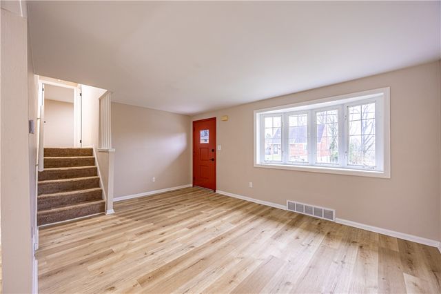 592 Guylyn Dr, Penn Hills, PA 15235