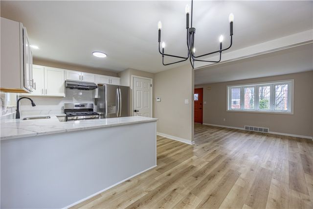 592 Guylyn Dr, Penn Hills, PA 15235