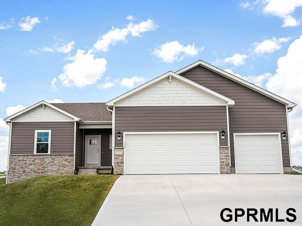 8114 S 200th Street, Gretna, NE 68028