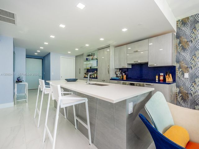 650 NE 32 3302, Miami, FL 33137