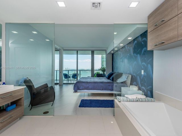 650 NE 32 3302, Miami, FL 33137