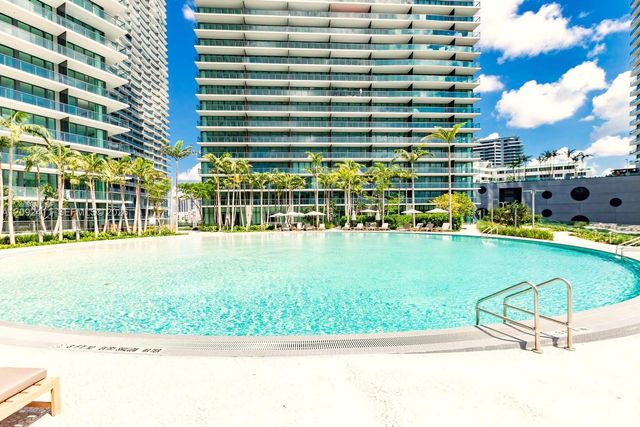 650 NE 32 3302, Miami, FL 33137