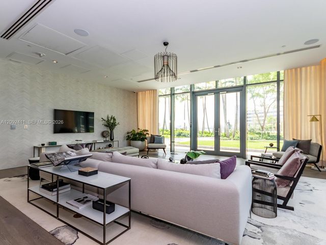 650 NE 32 3302, Miami, FL 33137