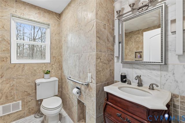 6827 Melville Dr, Chesterfield, VA 23832