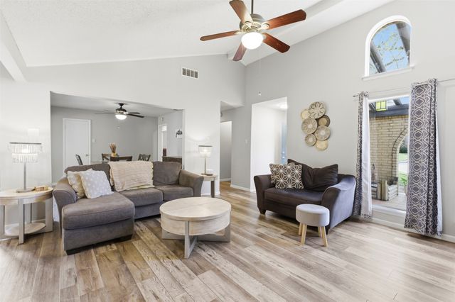 1487 Dogwood Trail, Lewisville, TX 75067