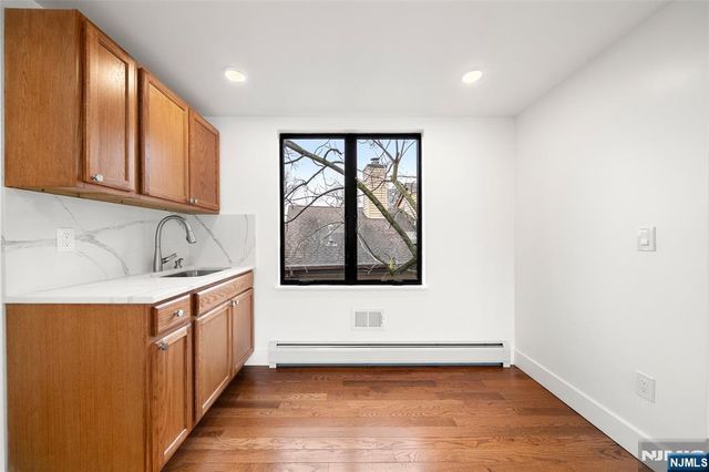 1456 River Road B, Edgewater, NJ 07020