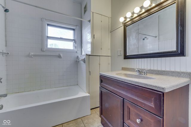 876 N Centerline Road, Franklin, IN 46131