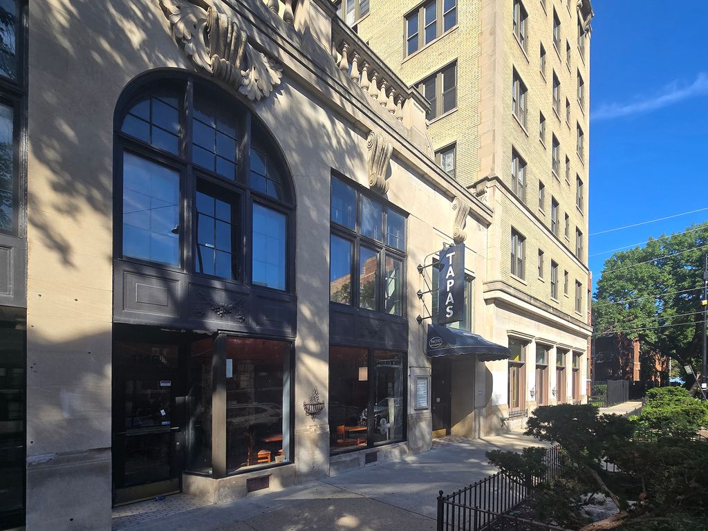 1146 W Pratt Boulevard, Chicago, IL 60626 — photo 2