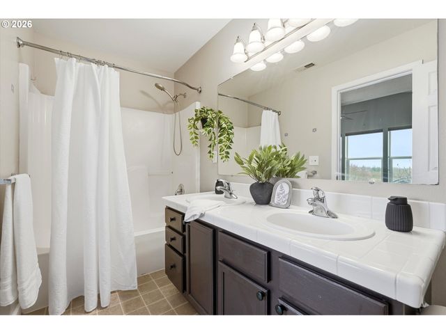 3130 Nw PACIFIC RIM Dr, Camas, WA 98607