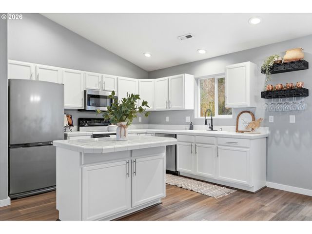 3130 Nw PACIFIC RIM Dr, Camas, WA 98607