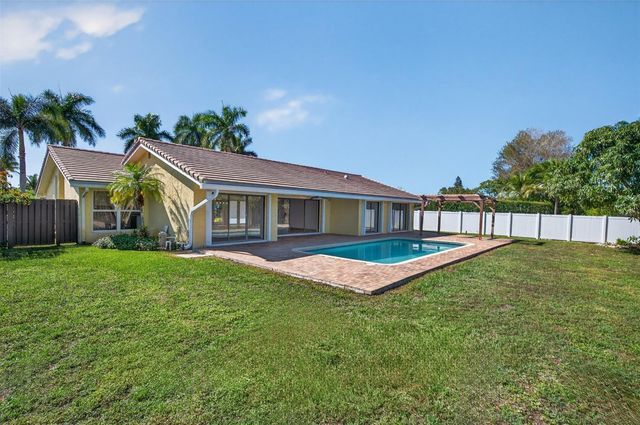 16780 Harbor Court, Weston, FL 33326