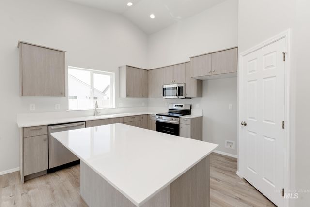 4916 Blue Silver St, Caldwell, ID 83605