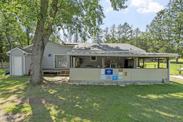 2 Ribbon Candy Lane, Schaghticoke, NY 12182