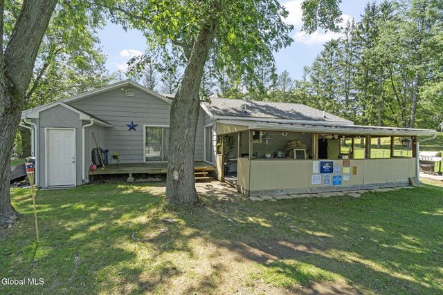 2 Ribbon Candy Lane, Schaghticoke, NY 12182