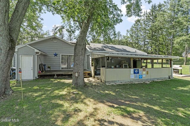 2 Ribbon Candy Lane, Schaghticoke, NY 12182