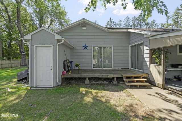 2 Ribbon Candy Lane, Schaghticoke, NY 12182