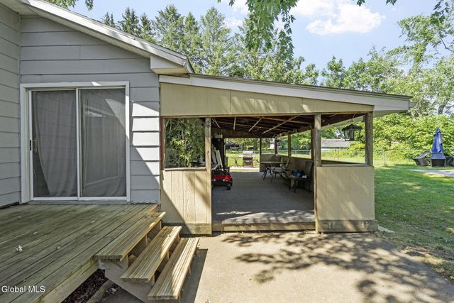 2 Ribbon Candy Lane, Schaghticoke, NY 12182