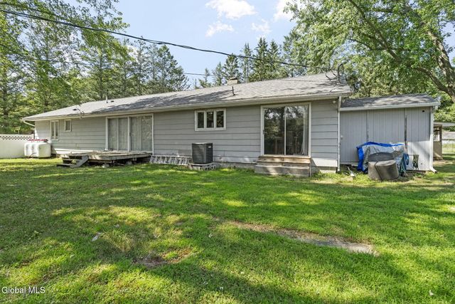 2 Ribbon Candy Lane, Schaghticoke, NY 12182