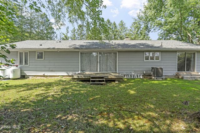 2 Ribbon Candy Lane, Schaghticoke, NY 12182