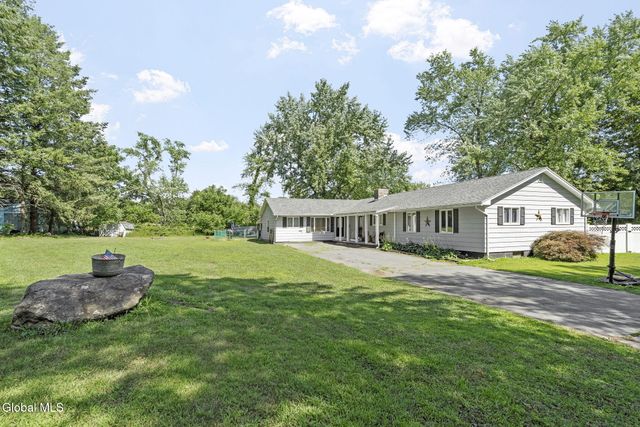 2 Ribbon Candy Lane, Schaghticoke, NY 12182