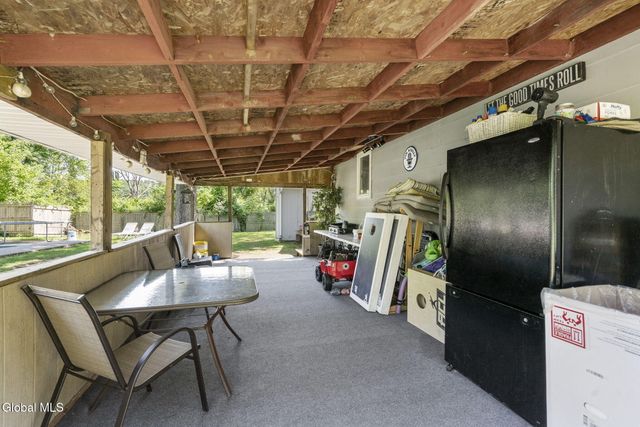 2 Ribbon Candy Lane, Schaghticoke, NY 12182