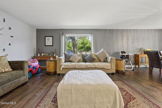 2 Ribbon Candy Lane, Schaghticoke, NY 12182