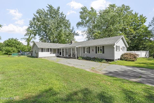 2 Ribbon Candy Lane, Schaghticoke, NY 12182