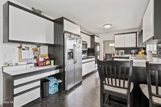 2 Ribbon Candy Lane, Schaghticoke, NY 12182