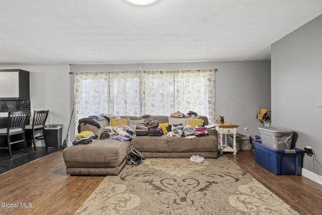 2 Ribbon Candy Lane, Schaghticoke, NY 12182