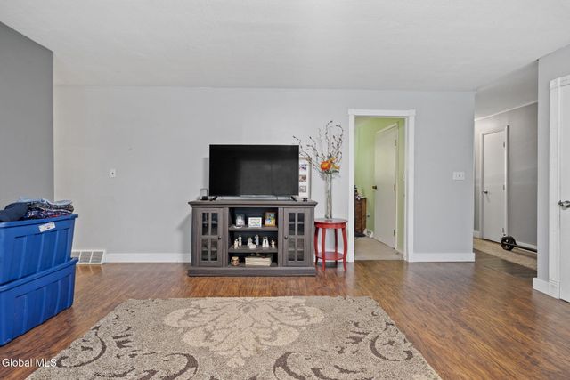 2 Ribbon Candy Lane, Schaghticoke, NY 12182