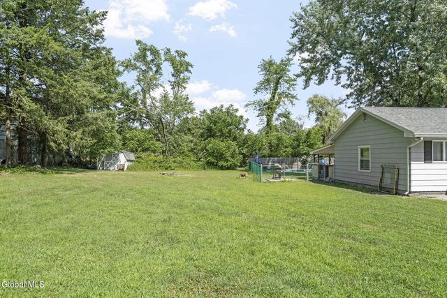 2 Ribbon Candy Lane, Schaghticoke, NY 12182