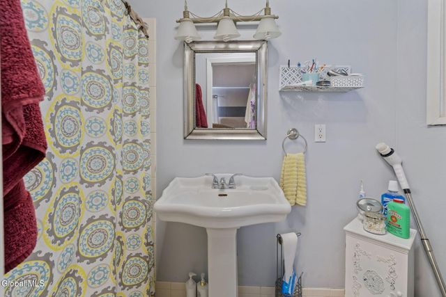 2 Ribbon Candy Lane, Schaghticoke, NY 12182