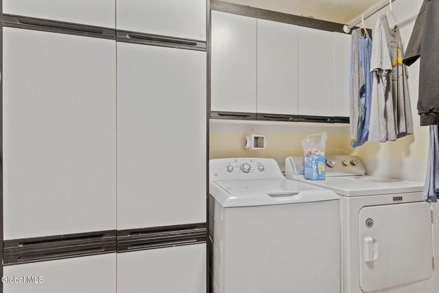 2 Ribbon Candy Lane, Schaghticoke, NY 12182