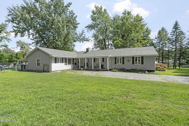 2 Ribbon Candy Lane, Schaghticoke, NY 12182