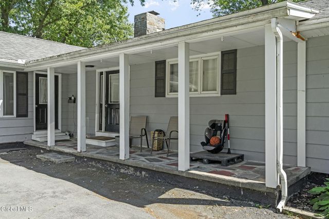 2 Ribbon Candy Lane, Schaghticoke, NY 12182