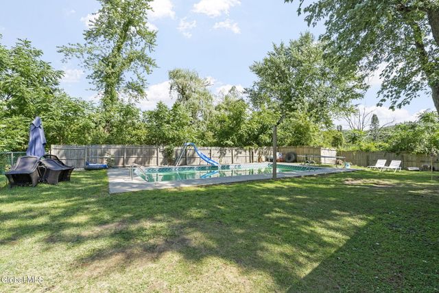 2 Ribbon Candy Lane, Schaghticoke, NY 12182