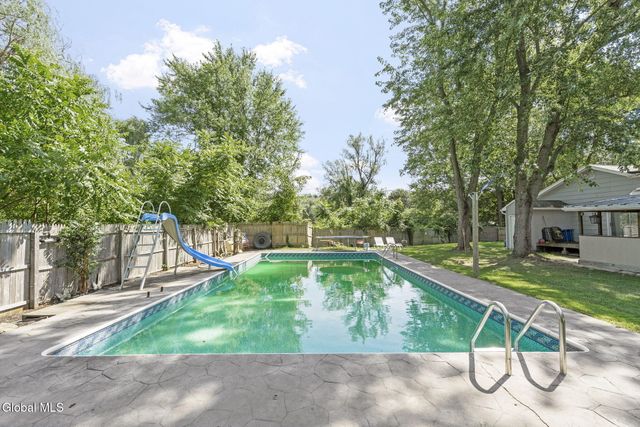 2 Ribbon Candy Lane, Schaghticoke, NY 12182