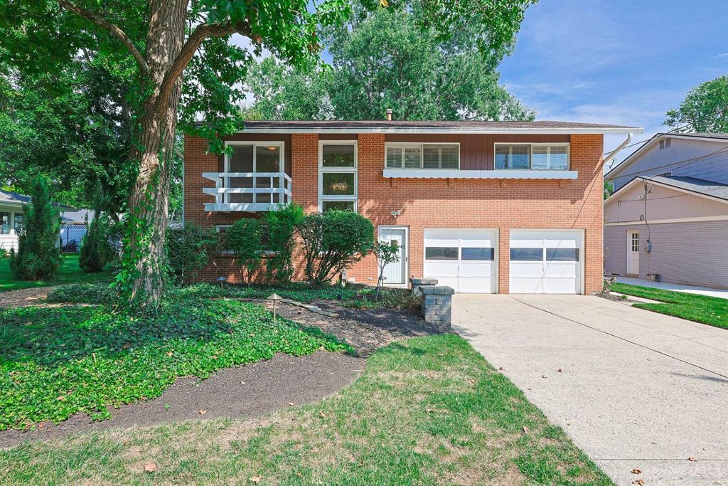 7306 Redondo Court, Madeira, OH 45243