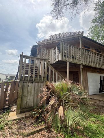 5002 Captains Drive, Dickinson, TX 77539