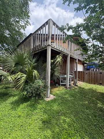 5002 Captains Drive, Dickinson, TX 77539