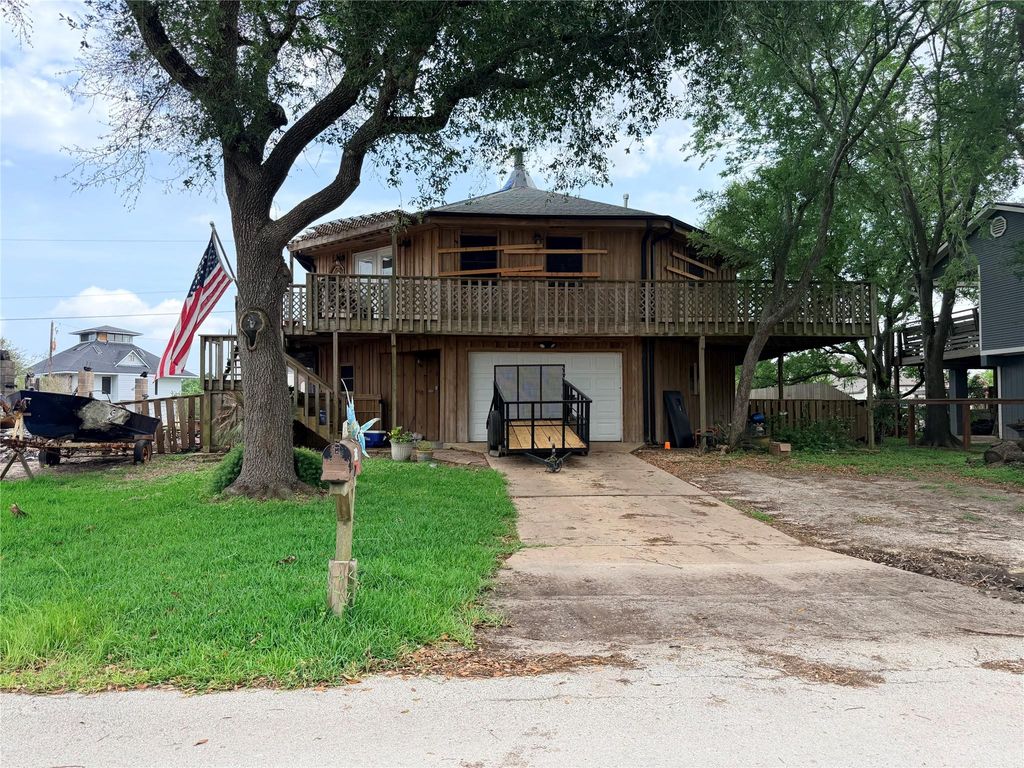 5002 Captains Drive, Dickinson, TX 77539
